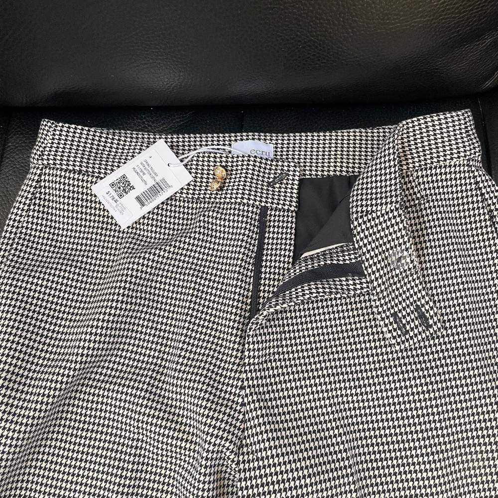 Ecru Spring Trouser with Button Detail in Houndstooth size 4
